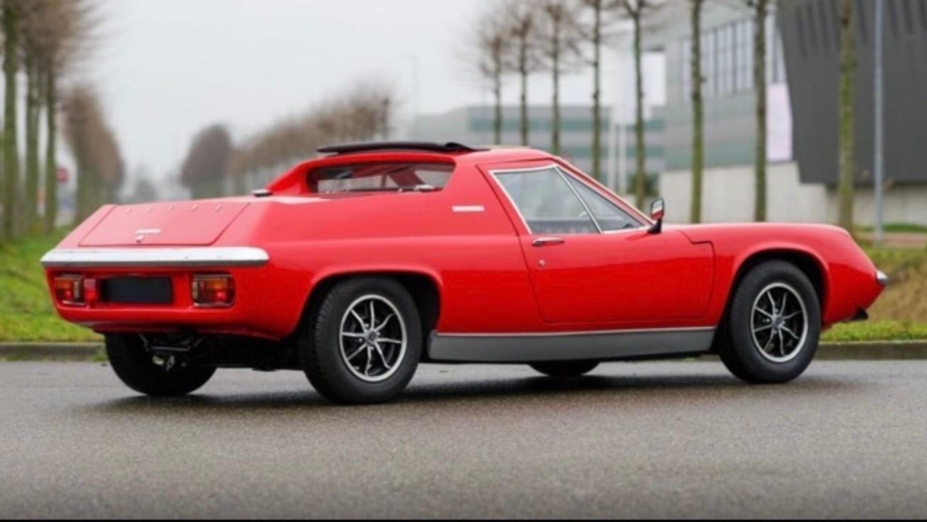 Voiture Lotus Europa Special TC de 1974, image montrant la profile élégante et le design classique de ce véhicule de collection.