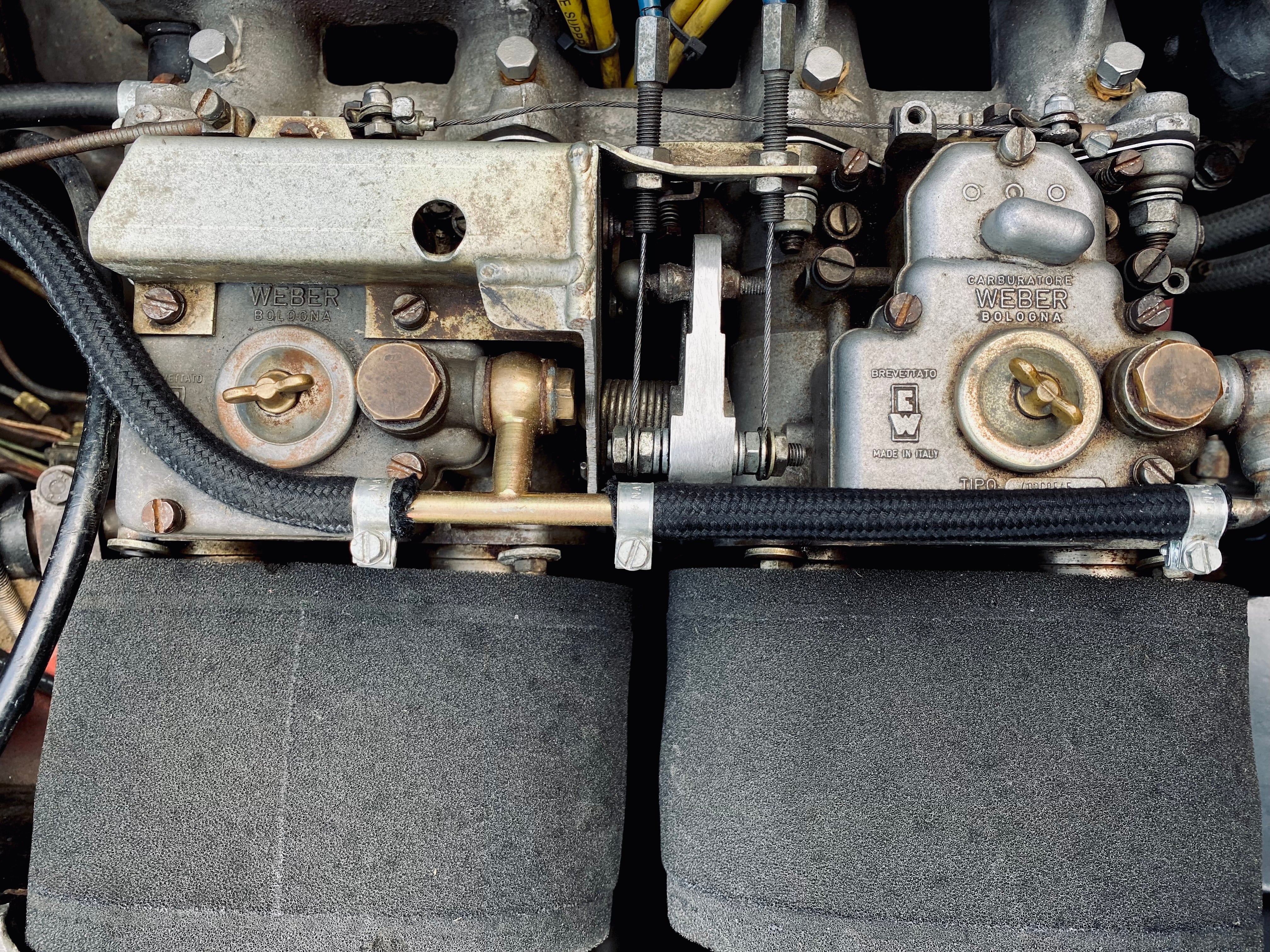 Voiture de collection TVR Vixen S2 de 1969, Classic-Gallery, vue de profil avec moteur et intérieur visibles