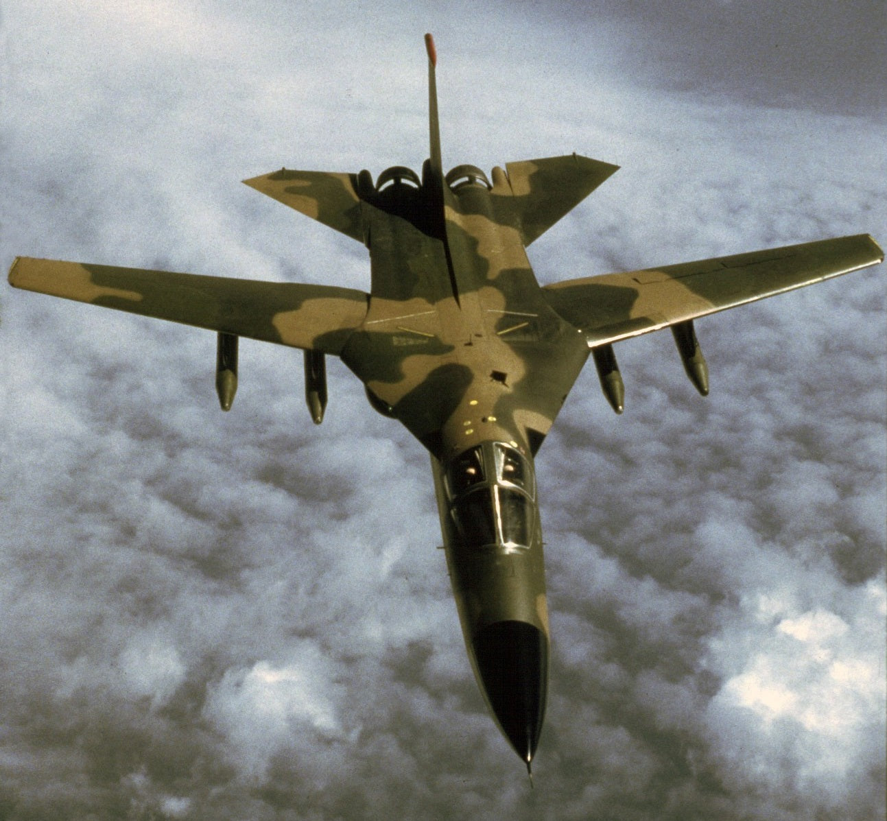 Indicateur de niveau de carburant Simmonds pour avion de combat General Dynamics F-111 Aardvark, montrant le tableau de bord.