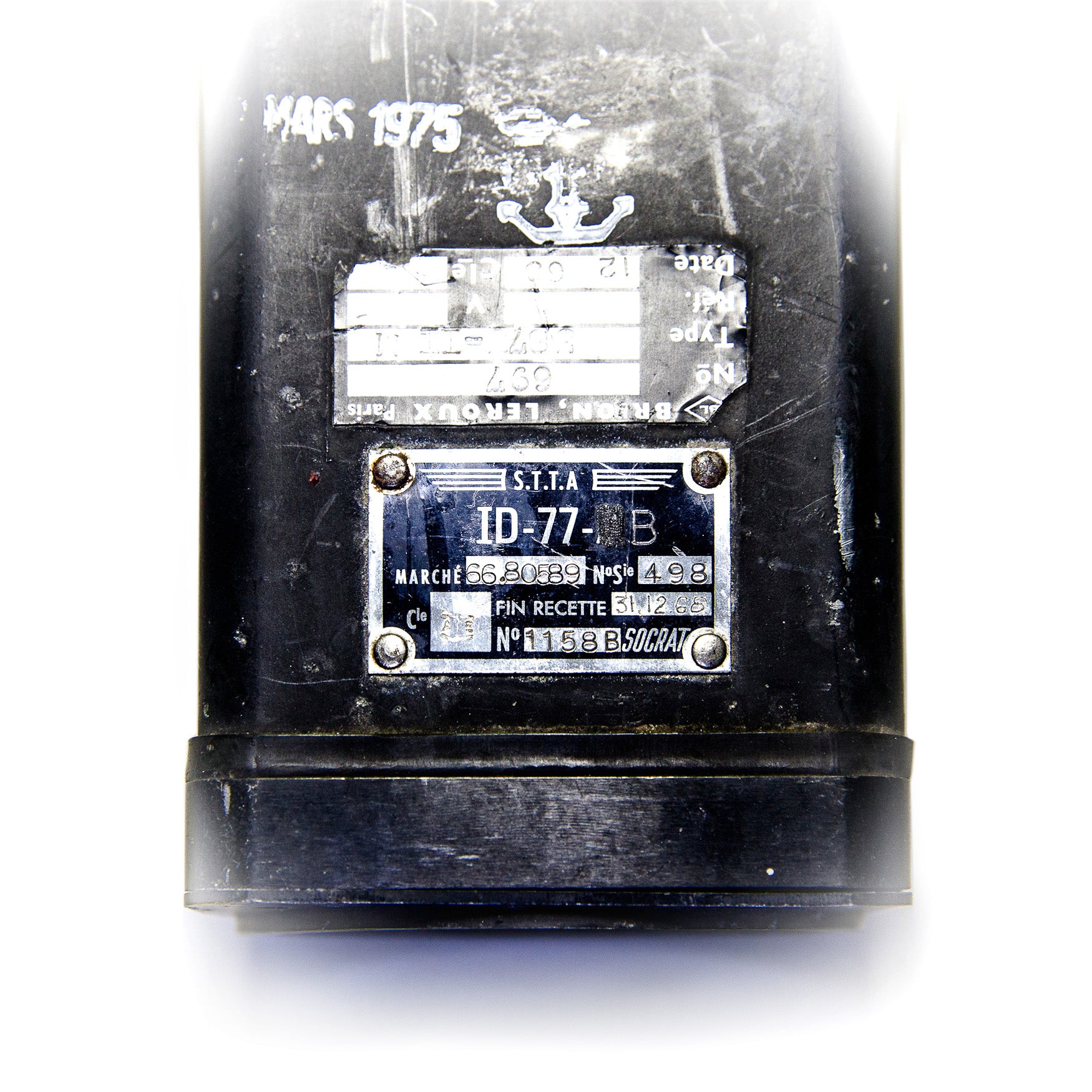 Instrument de radio navigation STTA ID-77 des années 1960, appareil vintage avec cadran et boutons visibles.