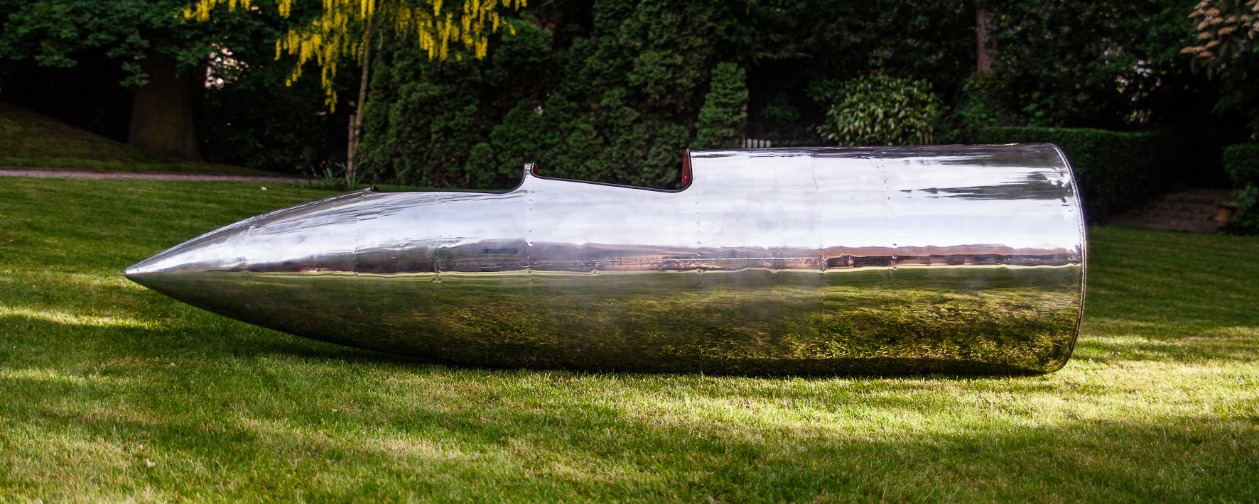 Réservoir Mirage III C de la période 1960-1970, modèle militaire, en métal gris avec détails techniques visibles.