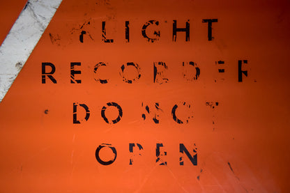 Ensemble de 2 boîtes noires d'un Boeing 727 de Libyan Arab Airlines, période 1970