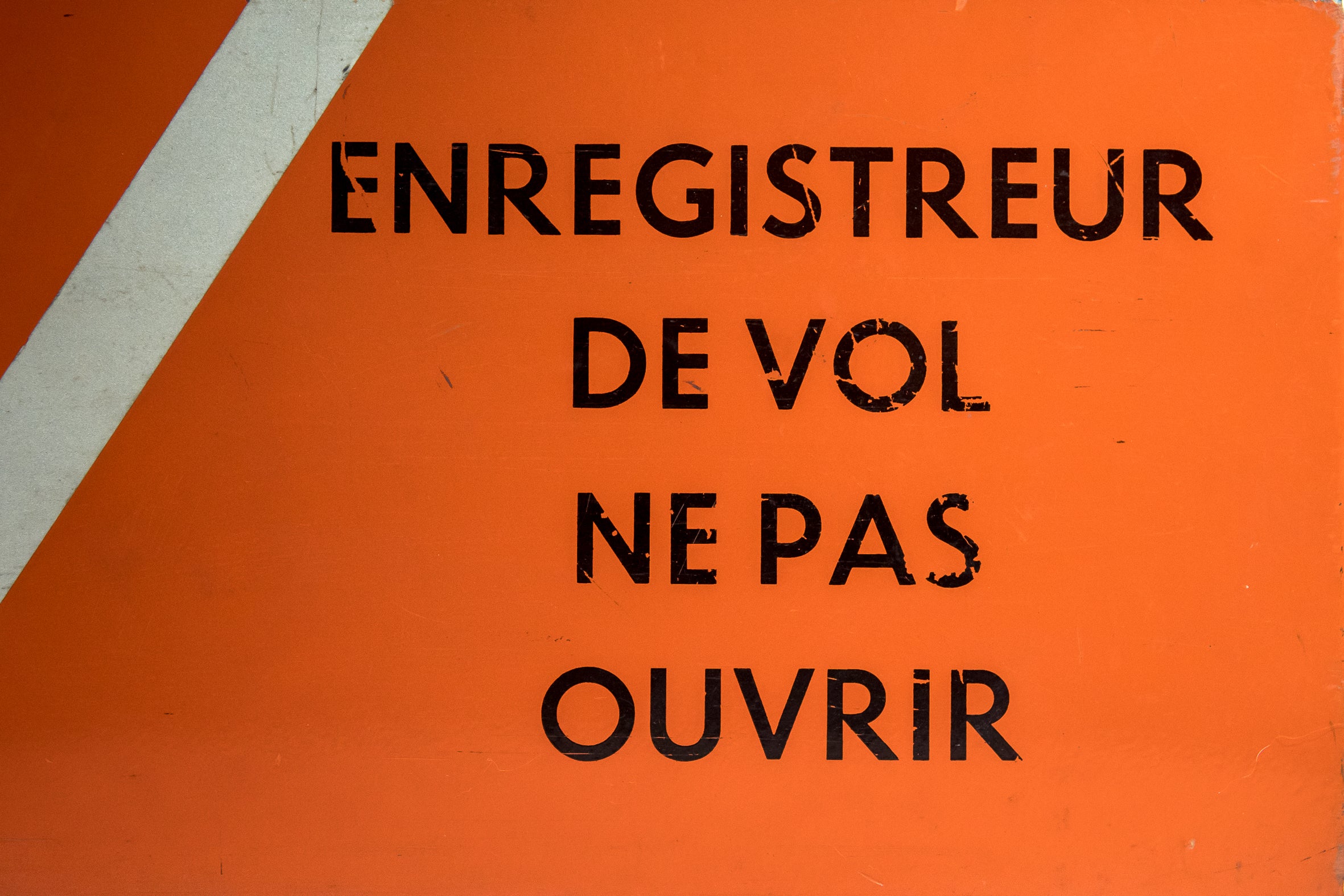 Ensemble de 2 boîtes noires d'un Boeing 727 de Libyan Arab Airlines, période 1970