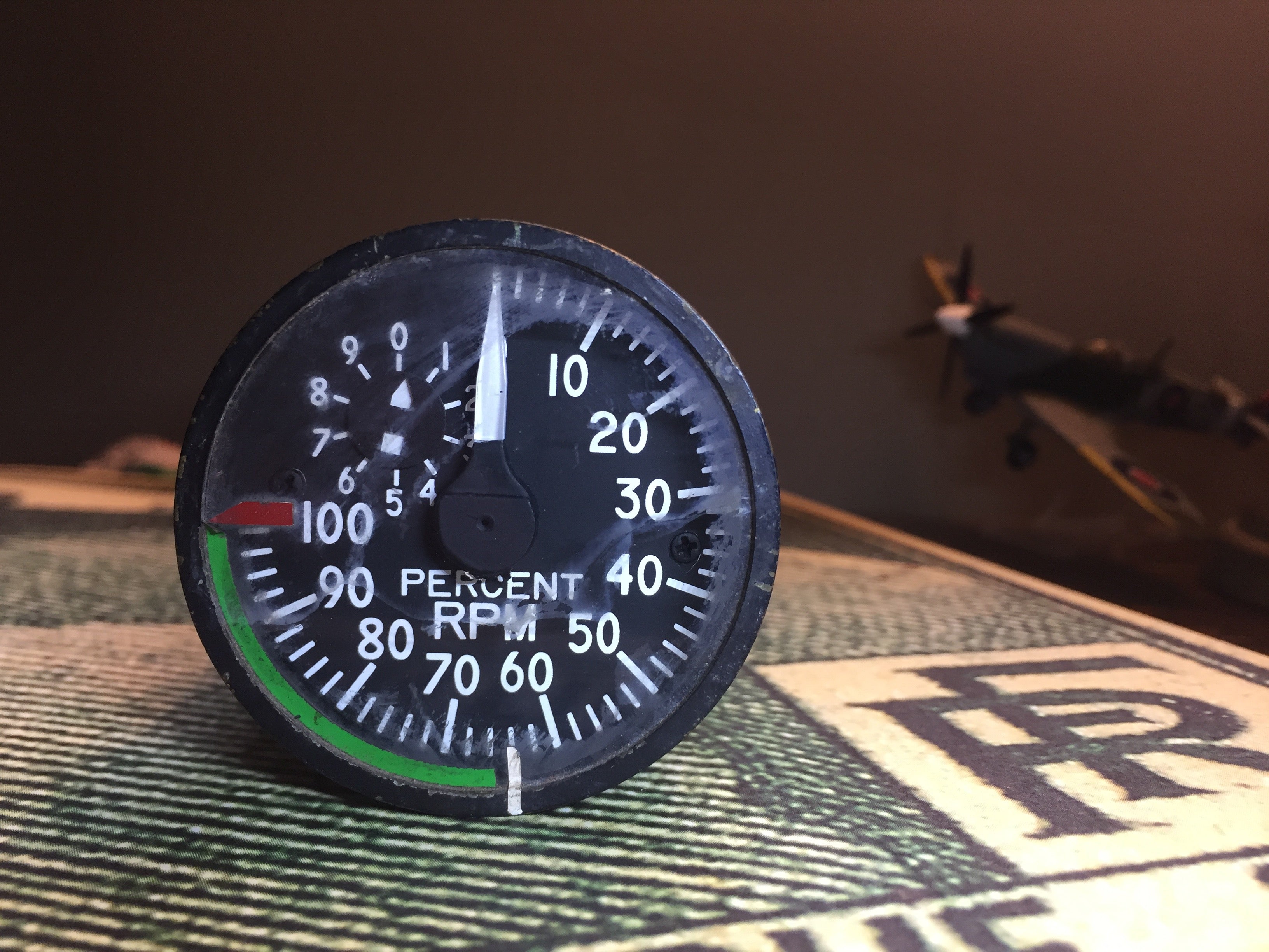 Indicateur tachymètre électrique AED Wilmington, Mass, période 1970