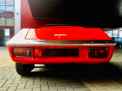 Voiture Lotus Europa Special TC de 1974, modèle classique, vue de côté avec design emblématique et détails authentiques.