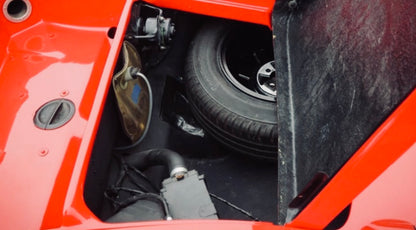 Voiture Lotus Europa Special TC 1974, classique rouge de la collection Classic-Gallery, vue de côté avec détails de design.