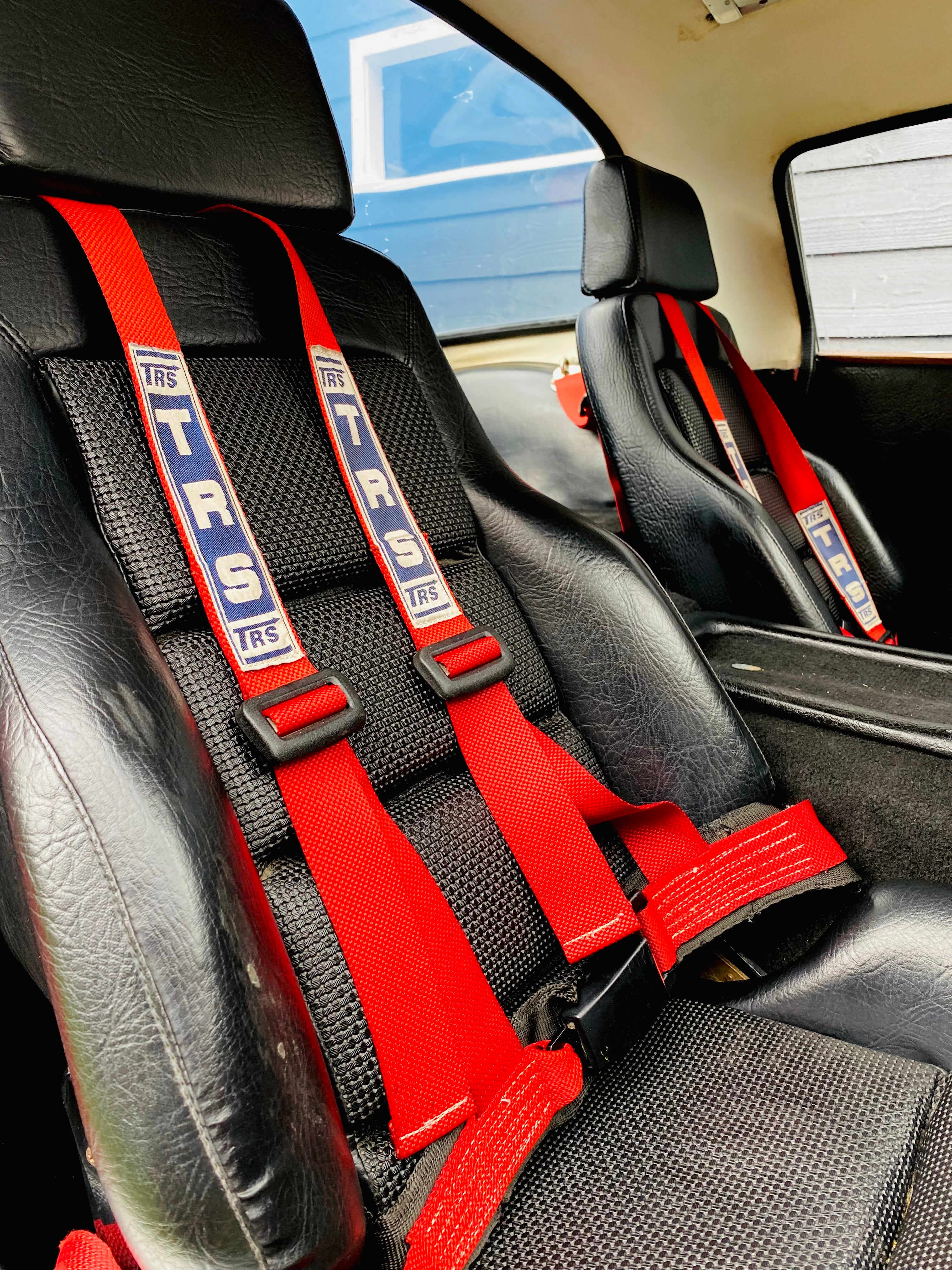 Voiture de collection TVR Vixen S2 de 1969, image de Classic-Gallery, vue en gros plan du véhicule vintage.