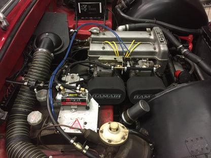 Voiture ancienne TVR Vixen S2 de 1969, classique et élégante, vue de côté avec détails du design vintage.