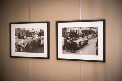 Photo originale d'une Aston Martin de Paul Frère lors des 24H du Mans 1955, tirage photo vintage Washington Photos.