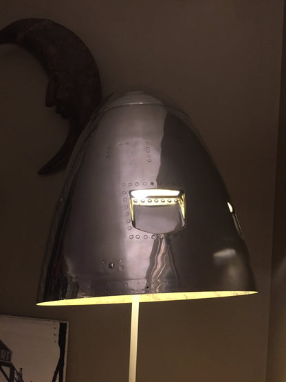 Cône de réacteur Crusader de l'aéronavale 1970, modèle vintage, en métal avec détails précis, pour collection ou décoration.