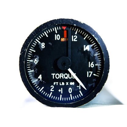 Couple de mètres à mesurer la pression d'huile Torque, période 1950-1960, en acier vintage, utilisé pour outils mécaniques anciens.