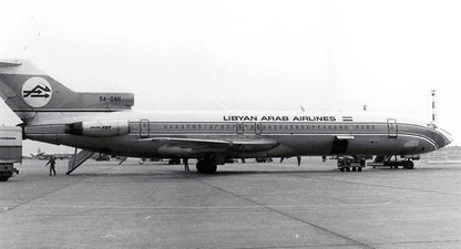 Deux boîtes noires de Boeing 727 Libyan Arab Airlines, époque 1970, visibles dans cet ensemble de ma boutique.