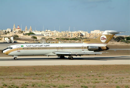 Deux boîtes noires de Boeing 727 de Libyan Arab Airlines, époque 1970, visibles en image.