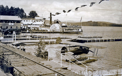 Étagère flottants en forme d'hydravion des années 1930, décoration vintage en bois, artisanat d'époque.