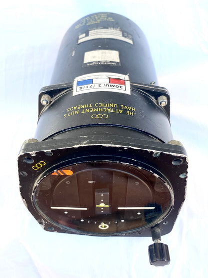 Indicateur de direction et d’horizon Smiths vintage des années 1960, en métal avec cadran et aiguilles, pour navigation.