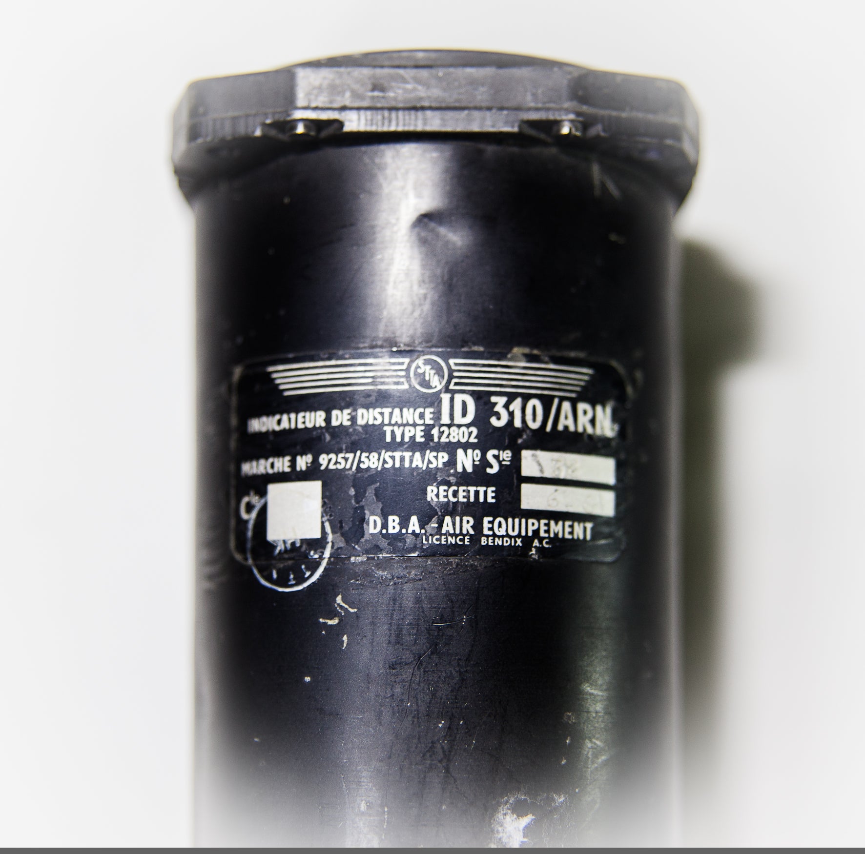 Indicateur de distance ID 310/ARN de Ma boutique, période 1950-1960, avec cadran vintage et aiguilles visibles.