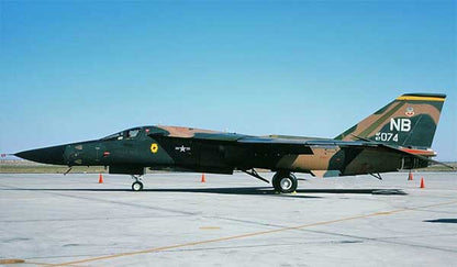 Indicateur de niveau de carburant Simmonds pour avion de combat General Dynamics F-111 Aardvark, affichant l'écran de contrôle.