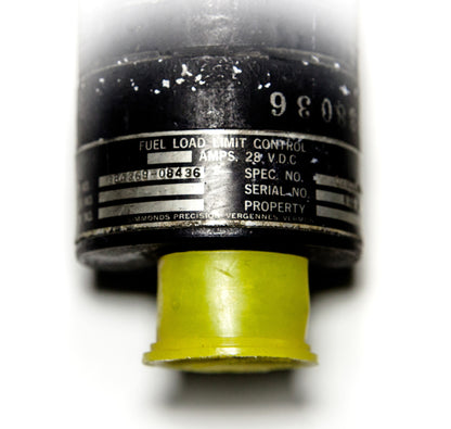 Instrument de contrôle de limite de charge de carburant Simmonds Precision, période 1970, visible avec cadran et boutons.