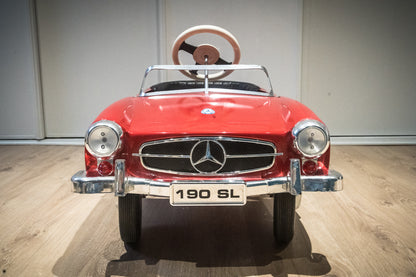 Voiture Mercedes 190 SL à pédale, modèle de la période 1990, miniature de collection en métal.