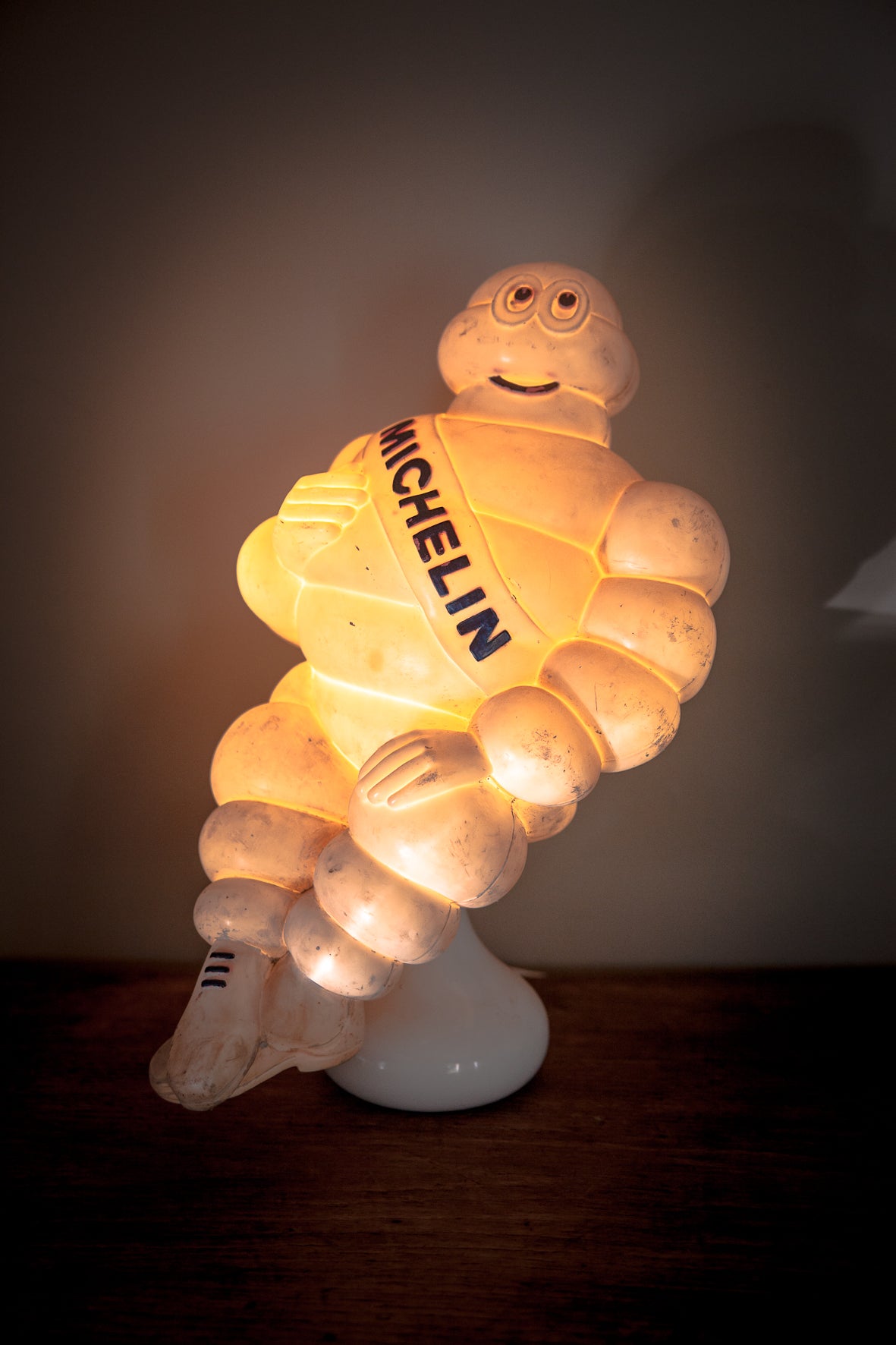 Mascotte Bibendum Michelin de camion vintage des années 1950, sculpture en métal, collection Ma boutique.