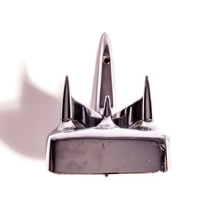Rétroviseur vintage de la Belle Américaine, style années 1950, avec cadre en métal et miroir rond, ancien accessoire de voiture.