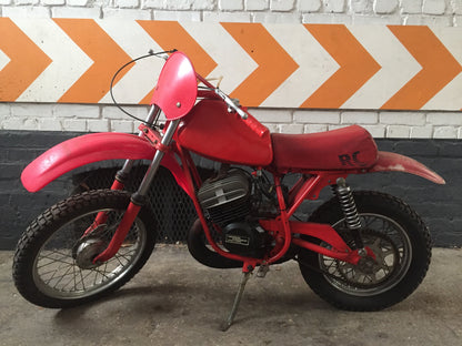 Scooter Malaguti Ronchino 50 cm3 vintage de 1970, avec design classique, visible en image.