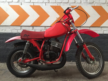 Moto Malaguti Ronchino 50 cm3 année 1970, image montrant le modèle vintage avec détails du moteur et design classique.