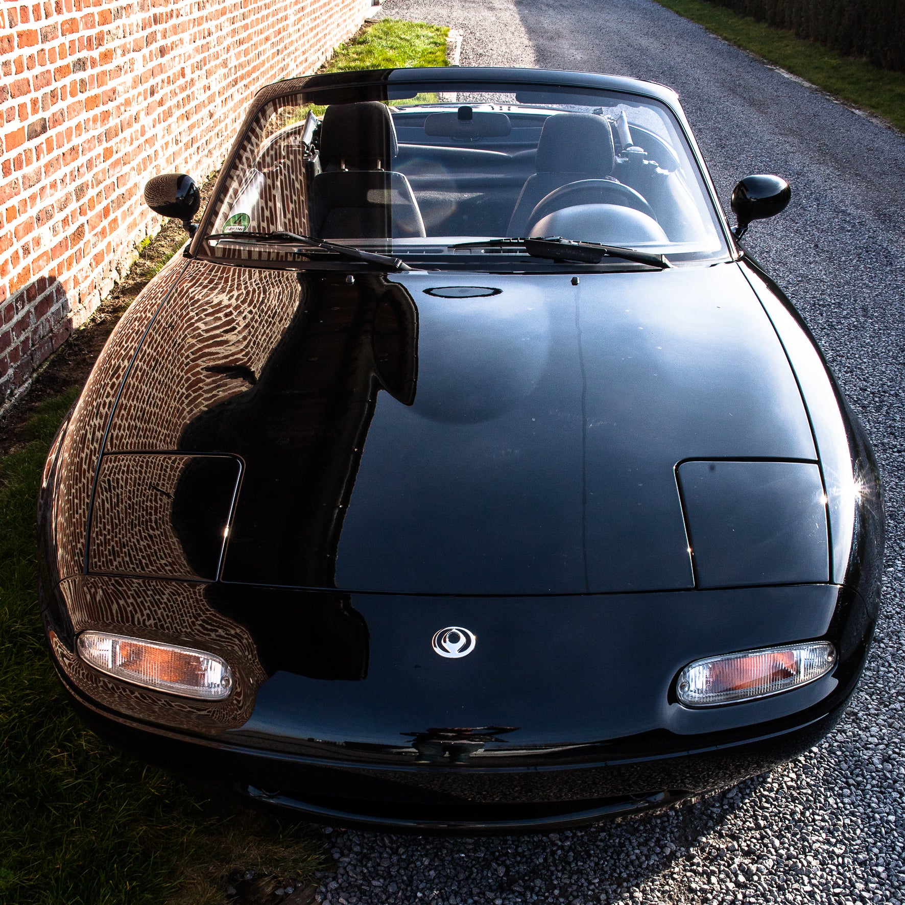 Voiture Mazda MX5 NA 1.6 essence de 1998 avec 105 000 km, vue de côté, voiture de collection en bon état