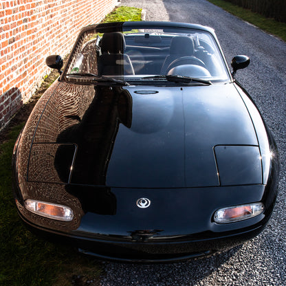 Voiture Mazda MX5 NA 1.6 essence de 1998 avec 105 000 km, vue de côté, voiture de collection en bon état