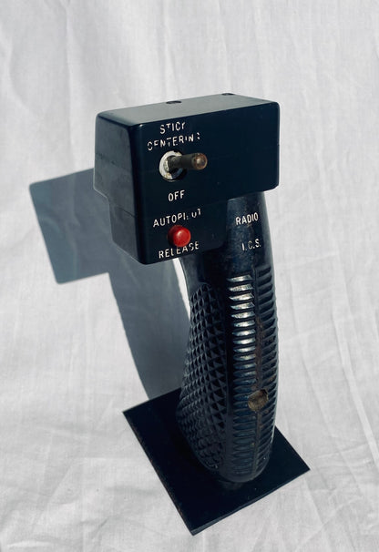 Poignée de commande d'hélicoptère vintage des années 1960, en métal, avec poignée en cuir, pour cockpit ou collection.