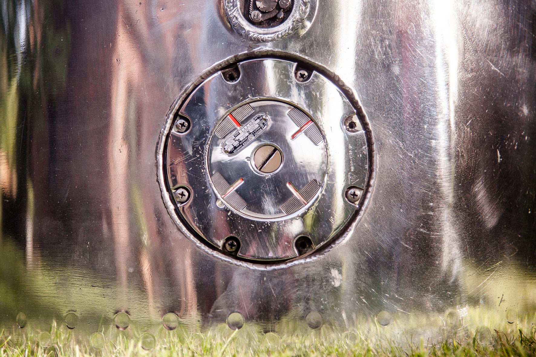 Réservoir Mirage III C des années 1960-1970, modèle vintage de l'époque, en détail sur l'image.