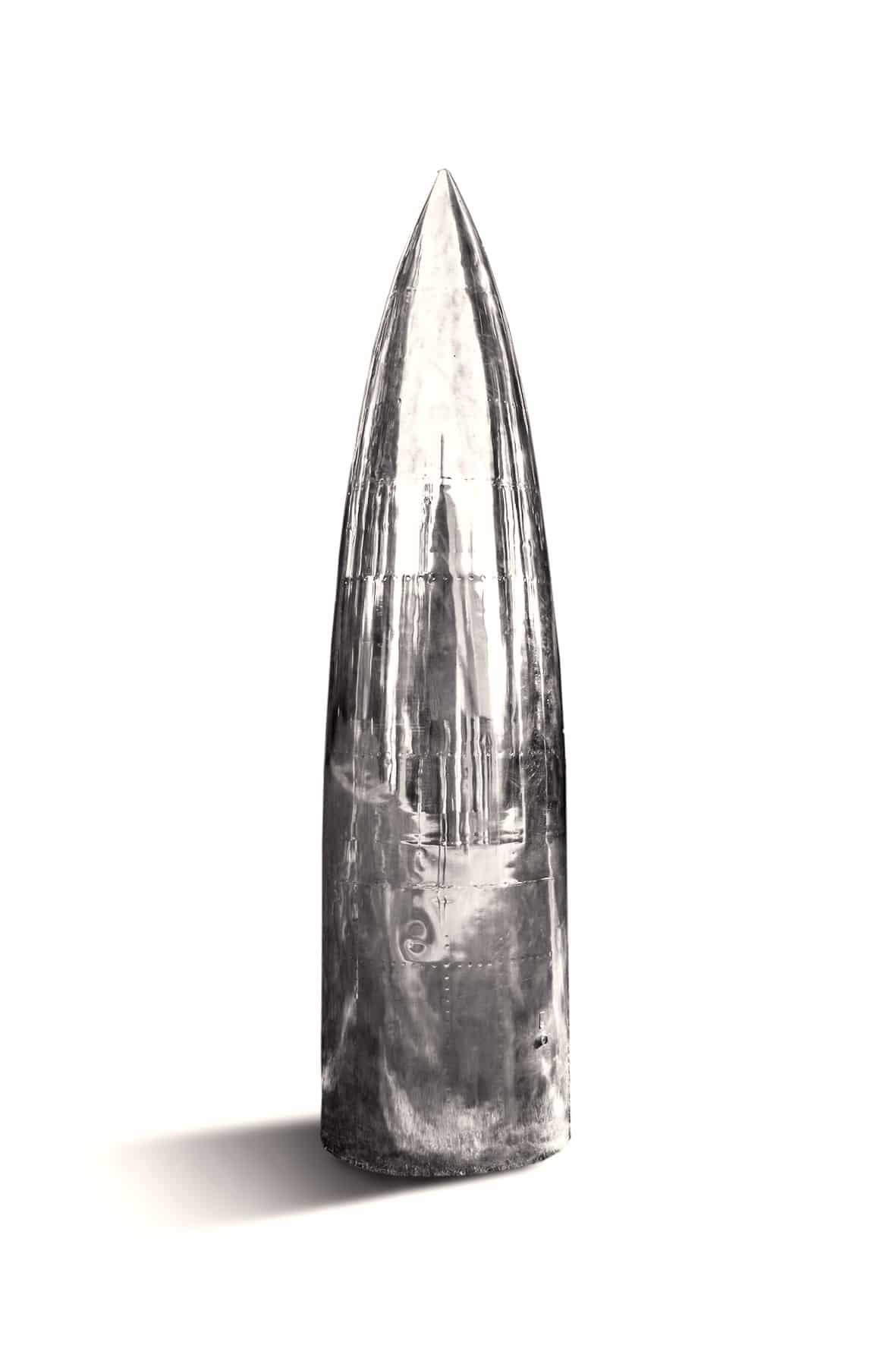 Réservoir Mirage III C de la période 1960-1970, modèle aéronautique vintage, exposé avec détails visibles.